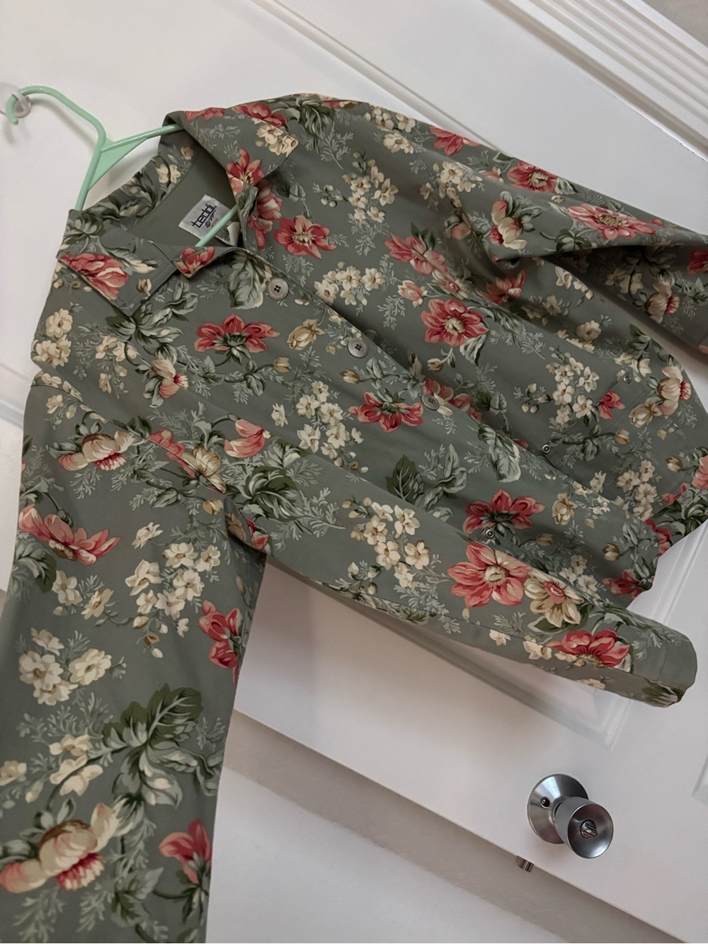Teddi Floral Button-Up Blazer in Sage Green with Pink Blooms - Picture 4 of 5